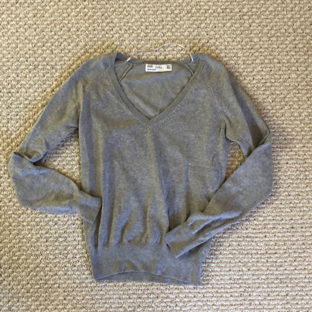 Zara Gray V-Neck Cardigan Sweater size small